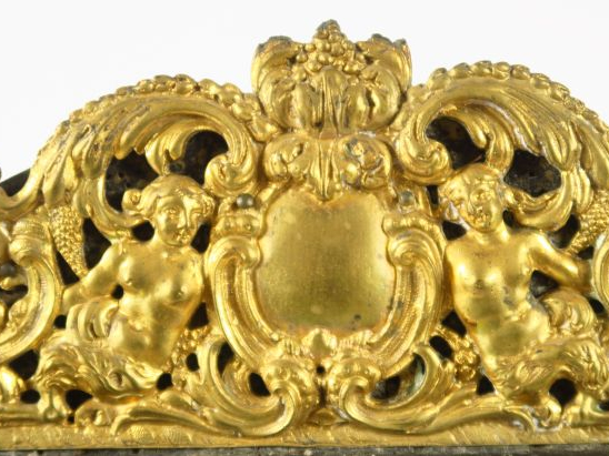 Pendule Louis XIV en bois noirci, laiton et bronze signée Balthazar Ma