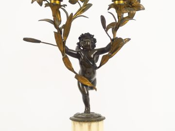 Paire de candélabres XIXème en bronze, marbre blanc et tôle éclairant 