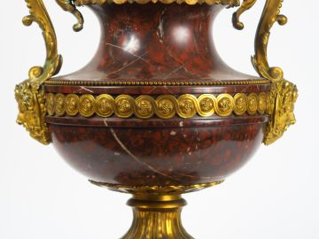 Grande urne Napoléon III de style Louis XVI en marbre rouge, superbe m