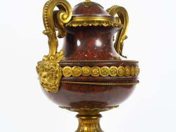 Grande urne Napoléon III de style Louis XVI en marbre rouge, superbe m