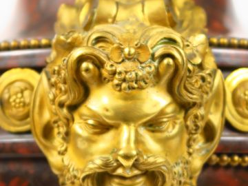 Grande urne Napoléon III de style Louis XVI en marbre rouge, superbe m