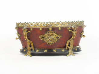 Vente aux enchères Jardinière Napoléon III en loupe de thuya, bois noirci et bronze (peti