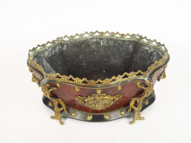 Jardinière Napoléon III en loupe de thuya, bois noirci et bronze (peti