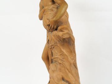FALCONNET (d'après) "Jeune fille à la cruche ". Sculpture en terre cui