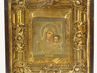 Vente aux enchères Icône russe fin XIXème début XXème "Vierge à l'enfant", bel entourage 