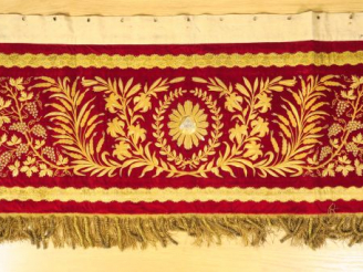 Vente aux enchères Devant d’autel ou antependium 56cm/150cm, XIXème siècle. Velours de so
