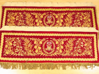 Vente aux enchères Paire de devants d’autel ou antependium dédiés à la Vierge Marie 56cm/