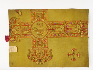 Vente aux enchères Réunion de 5 documents textiles liturgiques brodés. XXème siècle Circa
