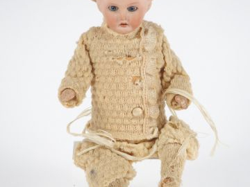Boite à bonbons avec tête porcelaine, costume lainage origine, positio