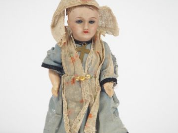 Petite mignonette française, tête en porcelaine SFBG, costume folklori