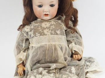 Bébé tête porcelaine marquée Melita 11, yeux basculants bleu, bouche o