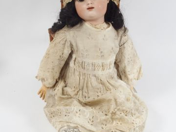 Poupée tête porcelaine Gautie marquée en cartouche FG, yeux fixes brun