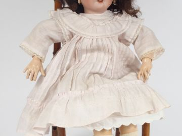 Poupée française tête Fleishmann en porcelaine, yeux fixes bleu, bouch