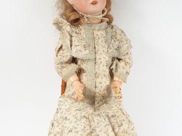 Poupée SFBJ Paris taille 13, yeux basculants bleu bouche ouverte, corp