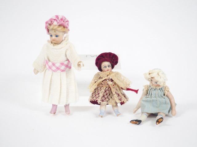 Lot de 3 toutes petites mignonettes avec tête mobile, une de 9 cm, une