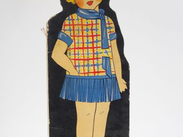 Grand livre d'enfant figurant l'histoire d'une poupée et de ses mouton