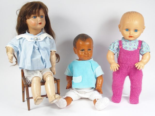 Lot de poupées et bébé : une poupée SFBJ tête carton montée sur un cop