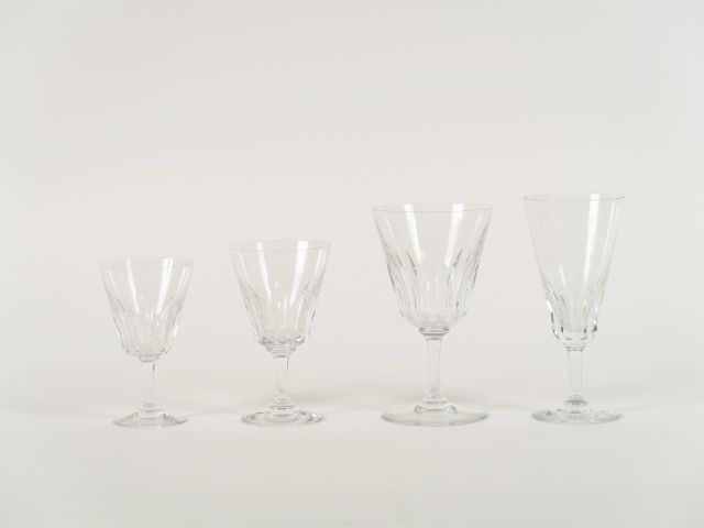 BACCARAT. Partie de services de verres en cristal comprenant : Neuf fl