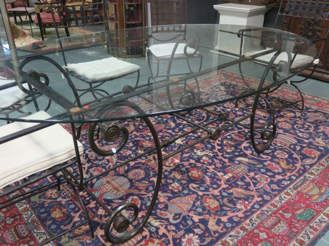 Mobilier de salle à manger en fer forgé et verre comprenant : Une tabl