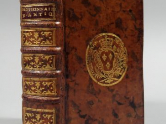 Vente aux enchères DICTIONNAIRE ABRÉGÉ D'ANTIQUITÉS. Pour servir à l'intelligence de l'Hi