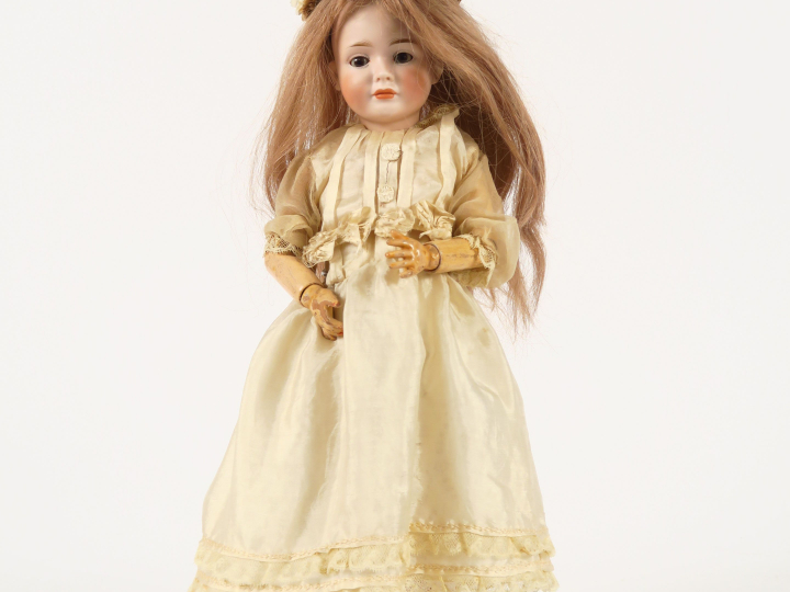 Poupée de caractère Frantz Schmidt marquée BSW dans cœur 2033 'Wendy',