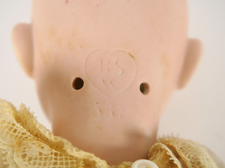 Poupée de caractère Frantz Schmidt marquée BSW dans cœur 2033 'Wendy',