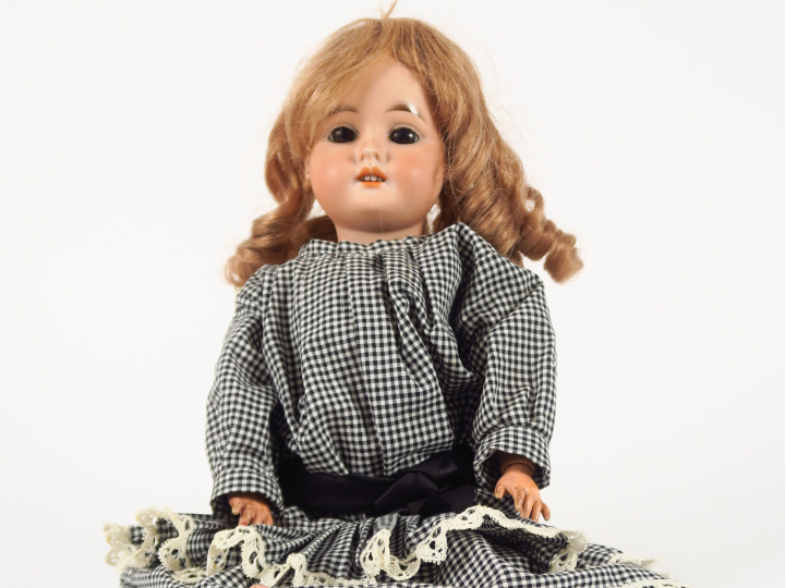 Poupée hybride allemande Gébruder Kulentz marquée GK dans un soleil et