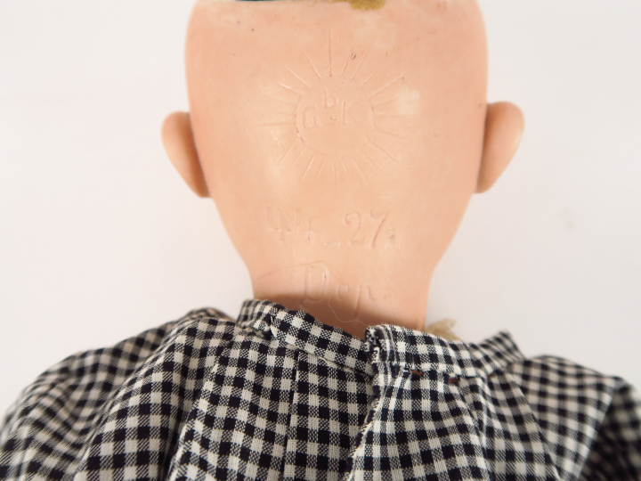 Poupée hybride allemande Gébruder Kulentz marquée GK dans un soleil et