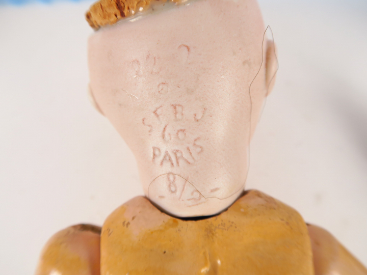 Poupée bleuette marque SFBJ 60 8/0, 1 sous le pied, la poupée a un déf