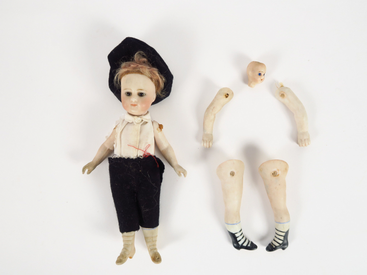 Très belle mignonette Simon et Halbig toute en porcelaine, bouche ferm