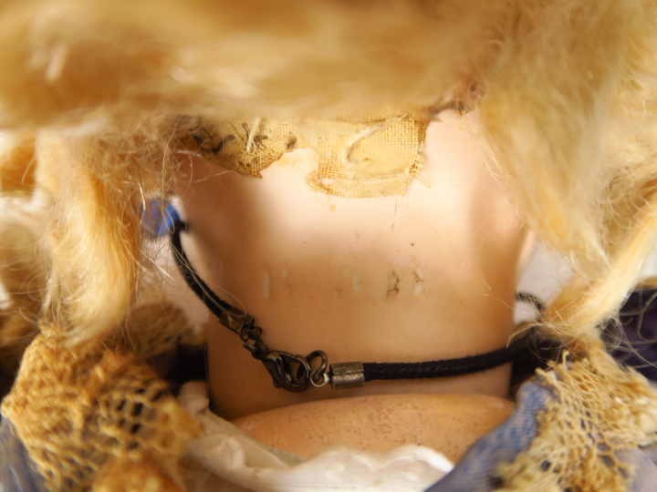 Poupée ancienne tête porcelaine de marque Rabery et Delphieu, bouche f