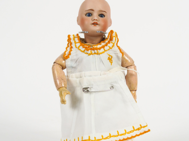 Poupée tête porcelaine bleuette 8/0 SFBJ Paris, 1 sous le pied et 2 en