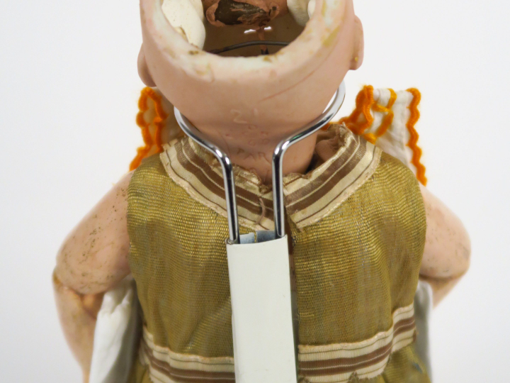 Poupée tête porcelaine bleuette 8/0 SFBJ Paris, 1 sous le pied et 2 en