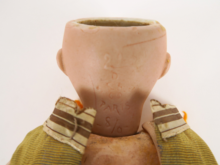 Poupée tête porcelaine bleuette 8/0 SFBJ Paris, 1 sous le pied et 2 en