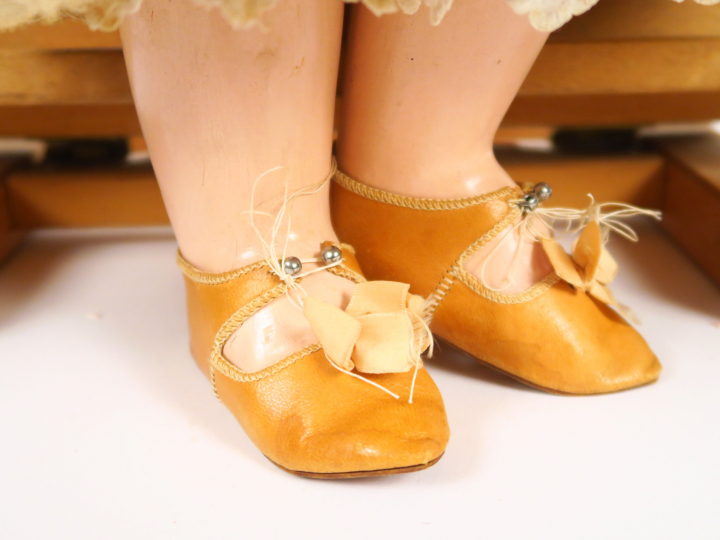 Poupée Jumeau, bouche fermée taille 11 marquée au tampon rouge déposée