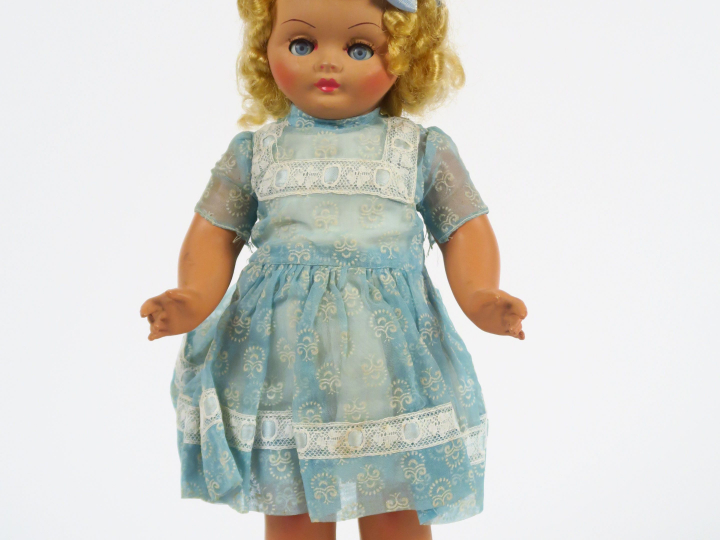 Lot de deux poupées anciennes comprenant :  une poupée en composition 