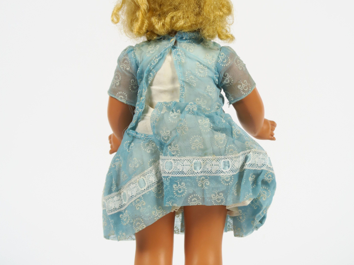 Lot de deux poupées anciennes comprenant :  une poupée en composition 