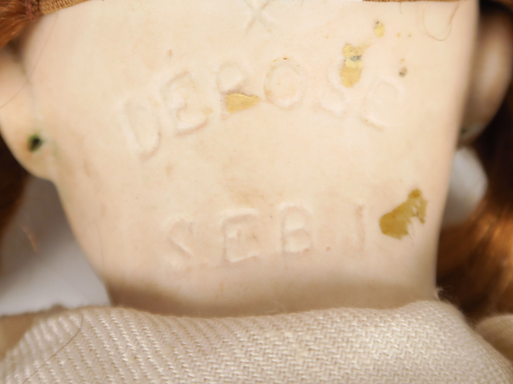 Poupée SFBJ déposée en creux, taille 7, yeux fixes brun, corps en comp