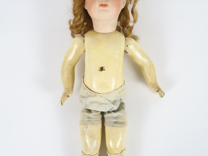 Poupée ancienne tête porcelaine française de marque Denamur, bouche fe