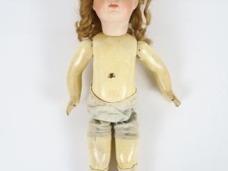 Vente aux enchères Poupée ancienne tête porcelaine française de marque Denamur, bouche fe