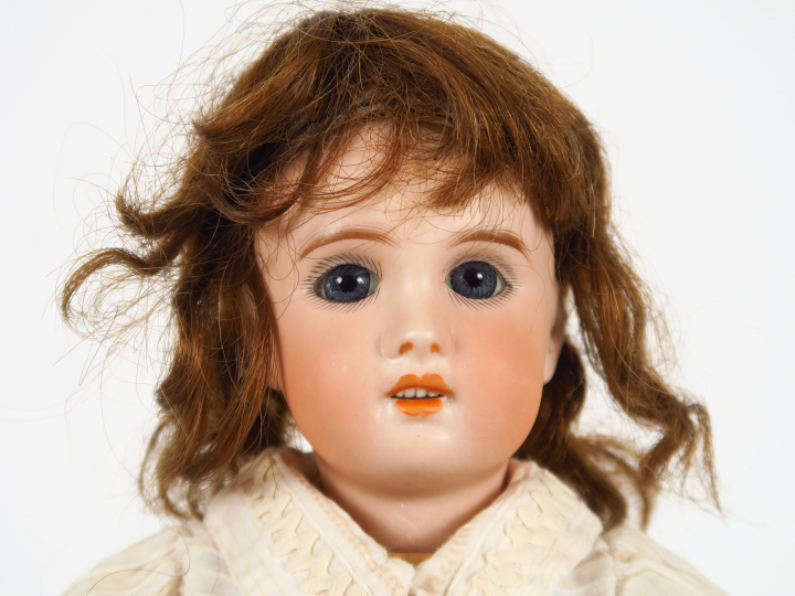 Poupée SFBJ, Paris, taille 4, bouche ouverte, yeux fixes bleus, corps 