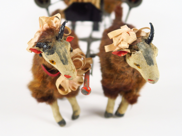 Calèche fin XIXème en bel état d'usage en métal peint noir et rouge, a