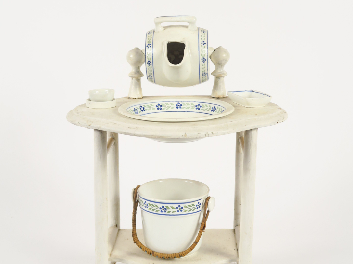 Service de toilette 1900 en faïence de Keller et Guérin à Lunéville av