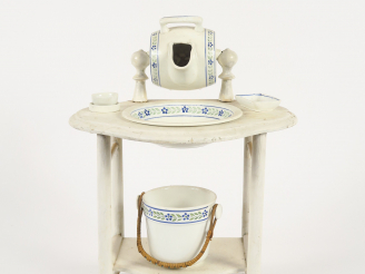 Vente aux enchères Service de toilette 1900 en faïence de Keller et Guérin à Lunéville av