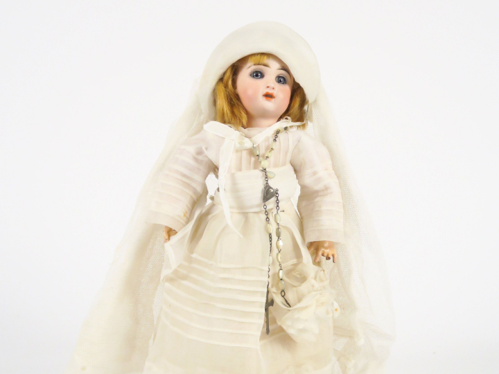 Très jolie poupée type bleuette Jumeau taille 1 sur la tête, pied 2, y