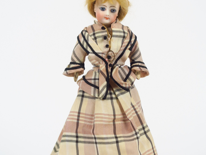 Poupée de mode Gautier marquée 1 sur la tête et FG et 1 sur les épaule