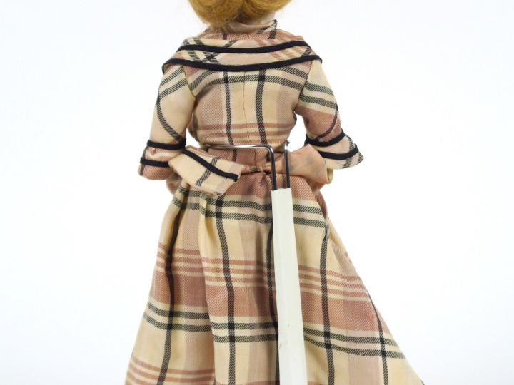 Poupée de mode Gautier marquée 1 sur la tête et FG et 1 sur les épaule