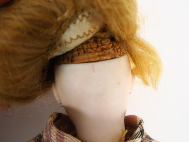 Poupée de mode Gautier marquée 1 sur la tête et FG et 1 sur les épaule