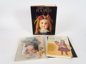 Vente aux enchères Lot de 4volumes sur les poupées dont :  - Poupées exotiques Editions d