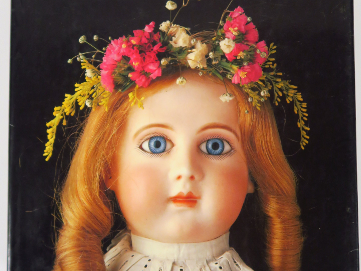 Lot de 4volumes sur les poupées dont :  - Poupées exotiques Editions d